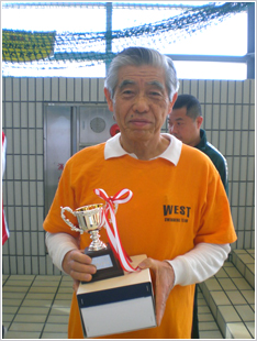 男女総合第2位のトロフィー